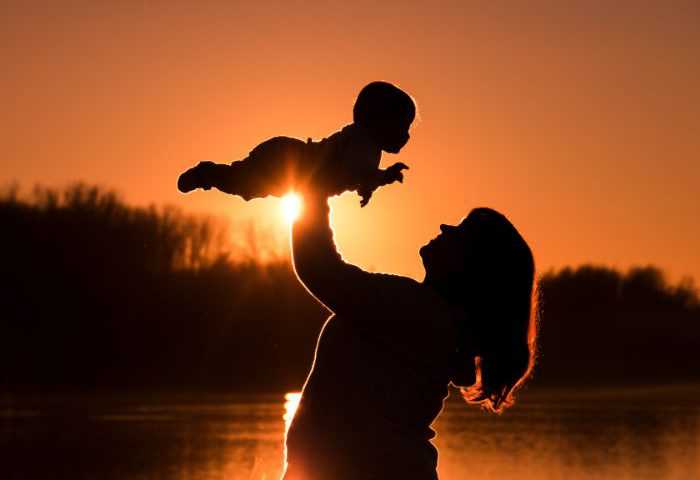 早孕试纸强阳会流产吗